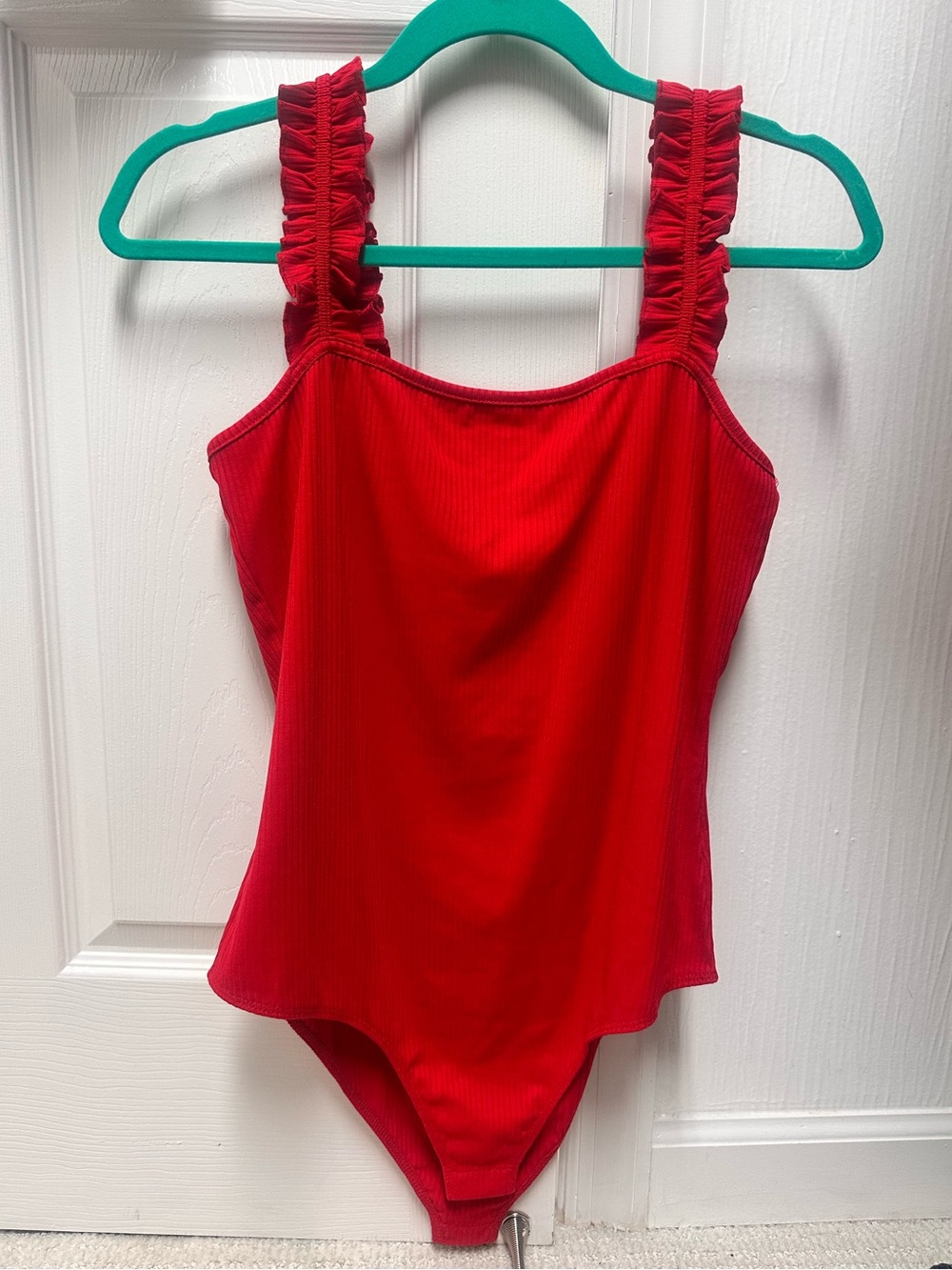 Kaileigh Red Ribbed Ruffle Strap Bodysuit – Size Large
